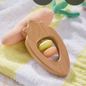 NWT CLOUD ISLAND Wooden Carrot Baby Rattle